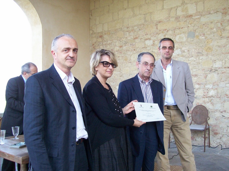 Conferimento del secondo premio da parte dell Assessore regionale Giovanna Quaglia al progetto "Costruzione di un nuovo edificio residenziale unifamiliare" in Azzano d Asti redatto dall arch. Piergiorgio Pascolati con segnalazione di merito conferita ai committenti Arnaud - Viarengo ed alle imprese esecutrici Tst Edilizia, Denaldi Legnami, Romaniello Teodosio, Aeffegi elettroimpianti, Hd Sistem, Stefano Dioli, Serramenti Nargi, Tolin, Borio Igor, Ghittino Massimo, Sartor e Puggia [Foto di Ivana Bologna].