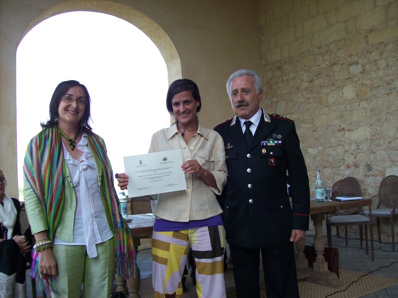 Segnalazione di merito consegnata dall Arch. Cristina Lucca della Soprintendenza per i Beni Architettonici e il Paesaggio al progetto: "Aree esterne di pertinenza fabbricati ad uso civile-rurale" in Castello d Annone redatto dall Arch. Manuela Molina [Foto di Ivana Bologna].