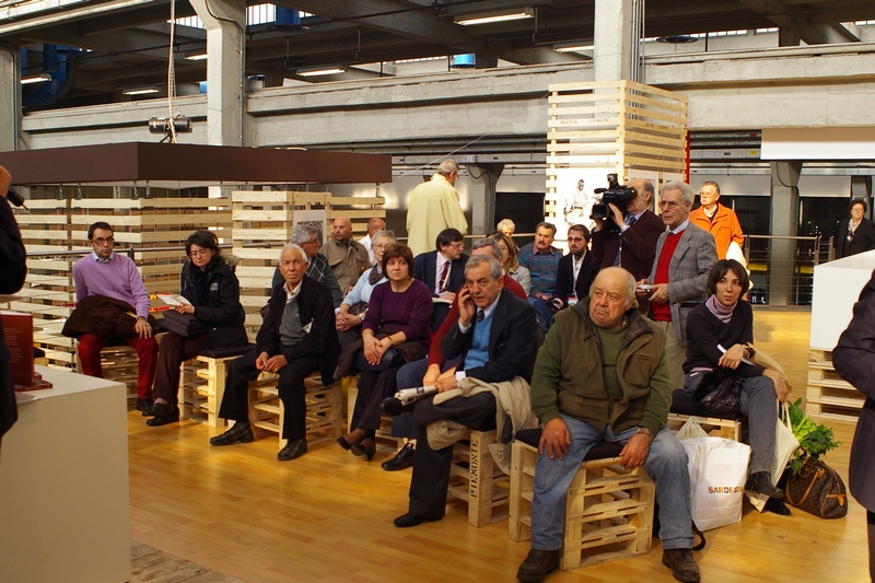 Pubblico presente alla presentazione del libro Gli Uomini e la Terra. Il patrimonio economico, ambientale e culturale del paesaggio agrario" a cura di Laurana Lajolo.