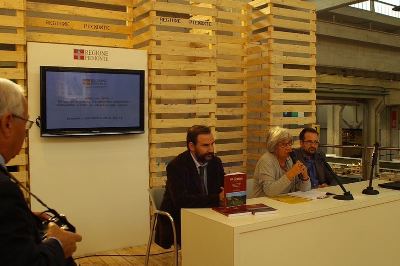 Presentazione del Volume su "Gli Uomini e la Terra. Il patrimonio economico, ambientale e culturale del paesaggio agrario" da parte di Laurana Lajolo.