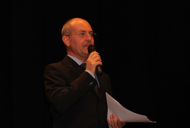 Conduzione della presentazione da parte del Rag. Isidoro Albergucci del Volume "Il Risorgimento nell Astigiano nelle Langhe e nel Monferrato" presso il Teatro Alfieri ad Asti. [Foto di Renato Grimaldi].