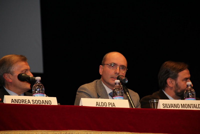 Relazione del Prof. Silvano Montaldo, Curatore scientifico del Volume "Il Risorgimento nell Astigiano nelle Langhe e nel Monferrato" presso il Teatro Alfieri ad Asti [Foto di Renato Grimaldi].