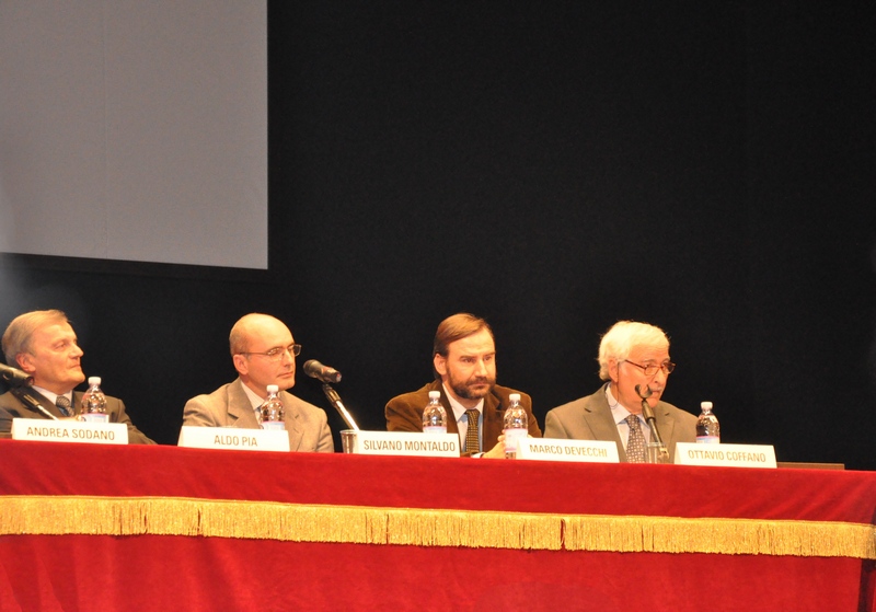 Relazione del Prof. Ottavio Coffano, Ideatore e curatore del corredo iconografico del Volume "Il Risorgimento nell Astigiano nelle Langhe e nel Monferrato" presso il Teatro Alfieri ad Asti [Foto di Federica Larcher].
