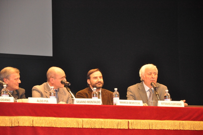 Relazione del Prof. Ottavio Coffano, Ideatore e curatore del corredo iconografico del Volume "Il Risorgimento nell Astigiano nelle Langhe e nel Monferrato" presso il Teatro Alfieri ad Asti [Foto di Federica Larcher].