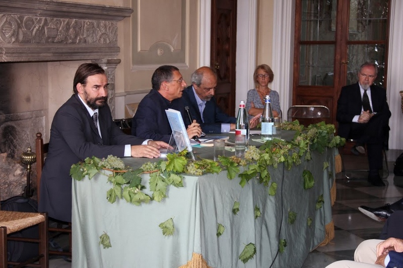  Introduzione del Dott. Adriano Moraglio, giornalista del Sole 24 ore e Moderatore dell'incontro [Foto di Renato Grimaldi].
