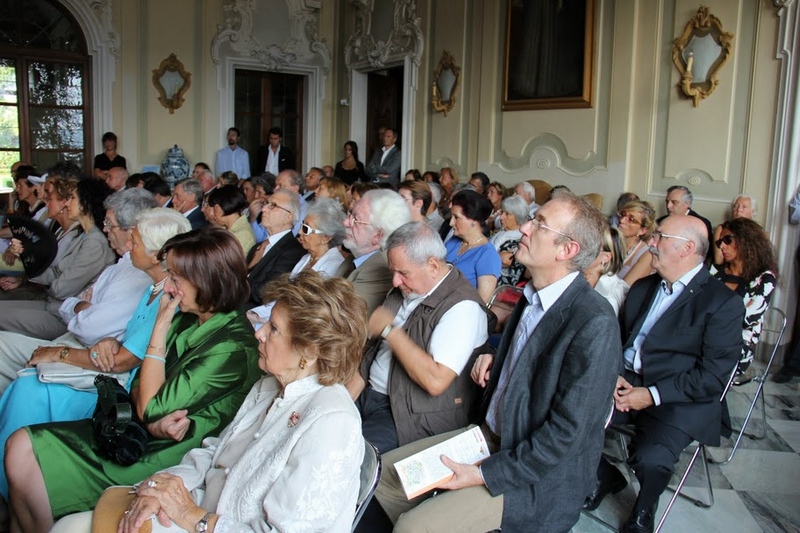  Folto pubblico presente nel salone d onore del Castello alla presentazione del Volume "Langhe, Monferrato, Roero. Paesaggi e parole di un Patrimonio dell Umanità" a cura di Sergio Conti [Foto di Renato Grimaldi].