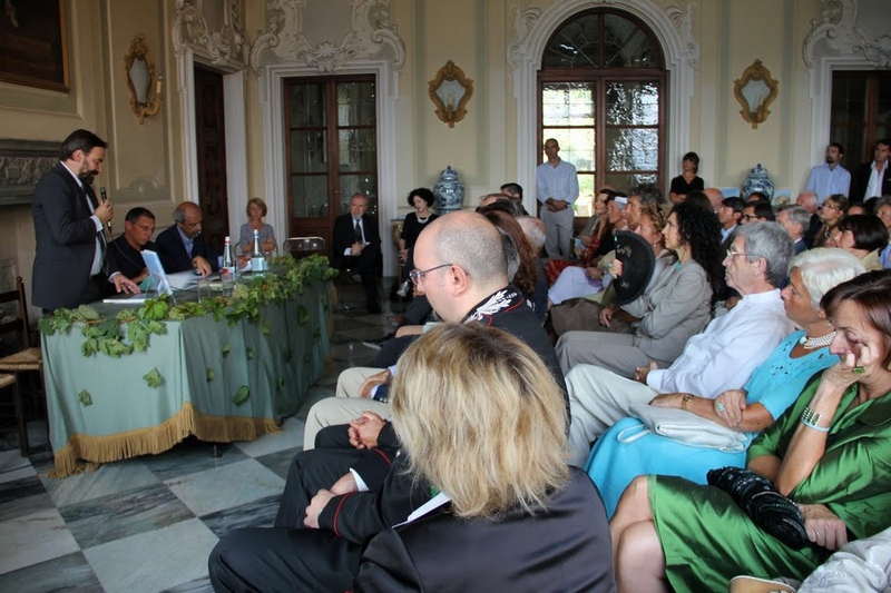 Presentazione del Volume "Langhe, Monferrato, Roero. Paesaggi e parole di un Patrimonio dell Umanità" da parte del Prof. Marco Devecchi, Docente dell Università di Torino e Presidente dell Osservatorio del Paesaggio per il Monferrato e l Astigiano [Foto di Renato Grimaldi].