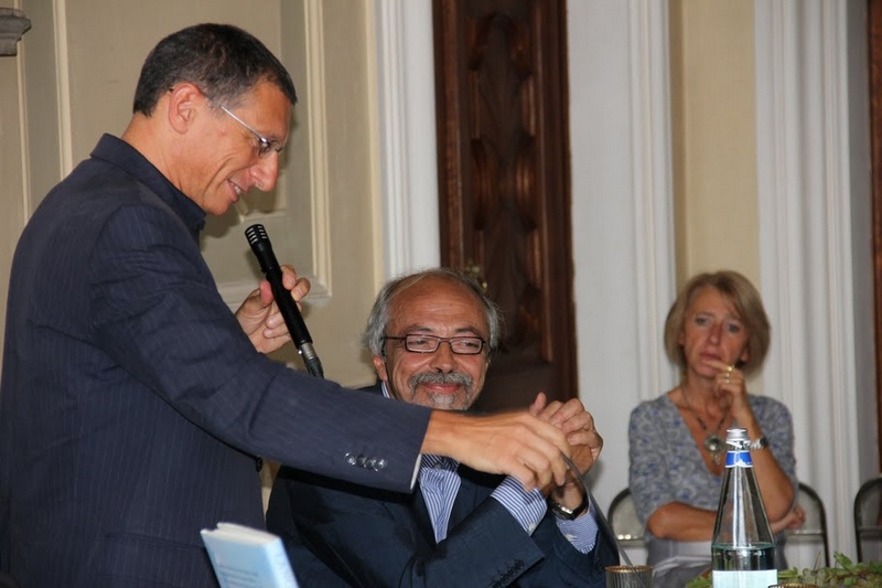 Dott. Adriano Moraglio, moderatore dell incontro di presentazione del Volume "Langhe, Monferrato, Roero. Paesaggi e parole di un Patrimonio dell Umanità" [Foto di Renato Grimaldi].