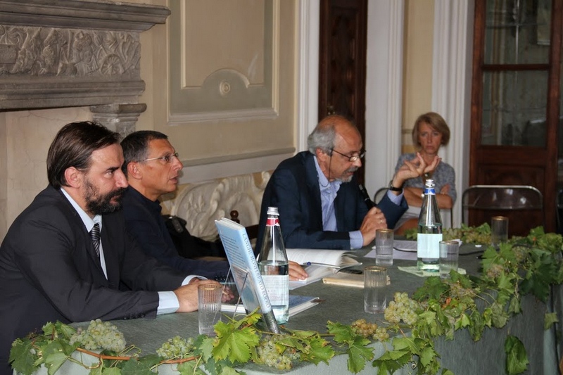 Riflessioni del Prof. Sergio Conti, curatore del Volume "Langhe, Monferrato, Roero. Paesaggi e parole di un Patrimonio dell Umanità" [Foto di Renato Grimaldi].