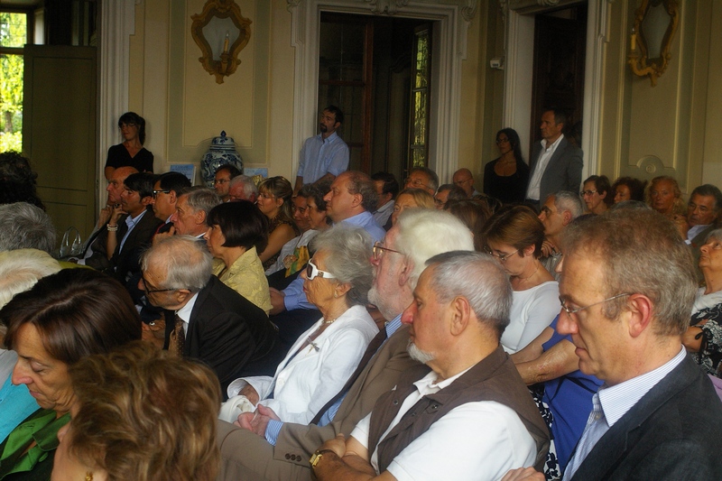  Folto pubblico presente nel salone d onore del Castello alla presentazione del Volume "Langhe, Monferrato, Roero. Paesaggi e parole di un Patrimonio dell Umanità" a cura di Sergio Conti [Foto di Patrizia Cirio].