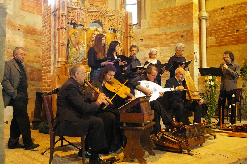 Musici del gruppo "La Ghironda" nell esecuzione di brani del concerto "Ecco la primavera o Ce fu en mai".