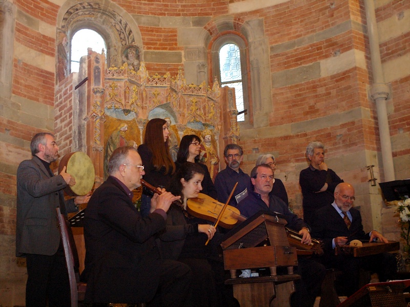 Musici del gruppo "La Ghironda" nell esecuzione di brani del concerto "Ecco la primavera o Ce fu en mai".