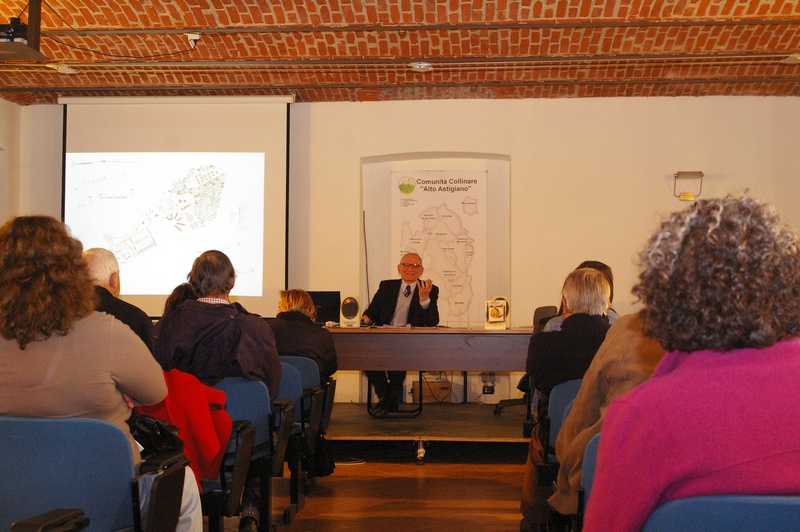 Conferenza del Professor Aldo Settia , sul tema: Vezzolano: la storia la memoria il futuro, organizzata dal Comitato del Frutteto presso la Cascina di Vezzolano (17 04 10).