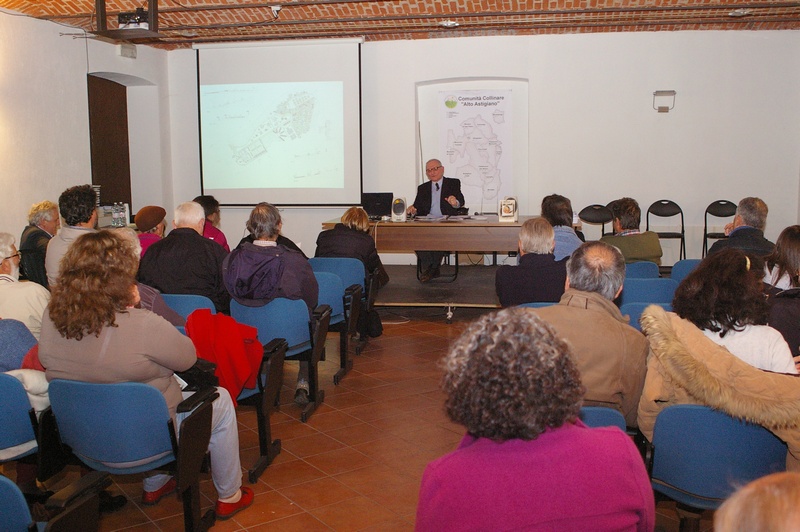 Conferenza del Professor Aldo Settia , sul tema: Vezzolano: la storia la memoria il futuro, organizzata dal Comitato del Frutteto presso la Cascina di Vezzolano (17 04 10).