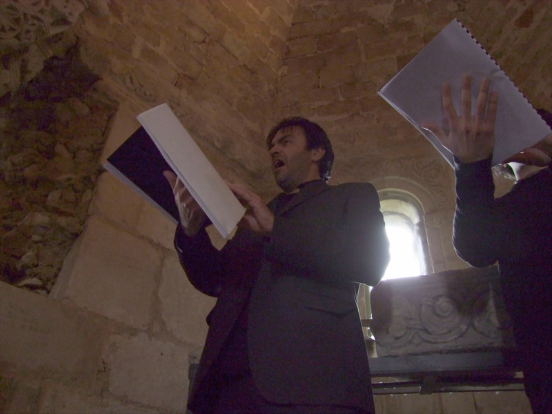 Celebrazione eucaristica "De Beata Virgine"con il canto del Gruppo musicale "Gli Invaghiti"presso la Chiesa romanica di San Lorenzo di Montiglio Monferrato.