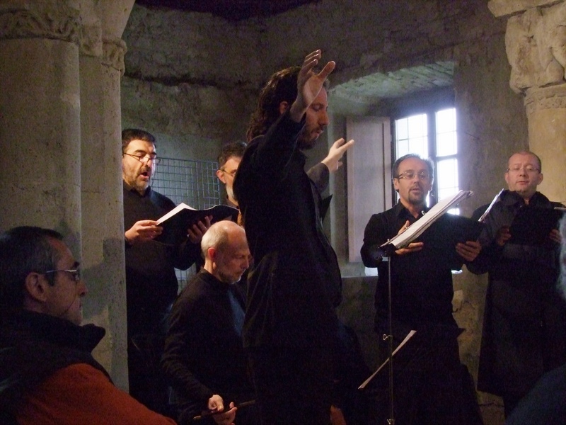 Celebrazione eucaristica "De Beata Virgine"con il canto del Gruppo musicale "Gli Invaghiti"presso la Chiesa romanica di San Lorenzo di Montiglio Monferrato.