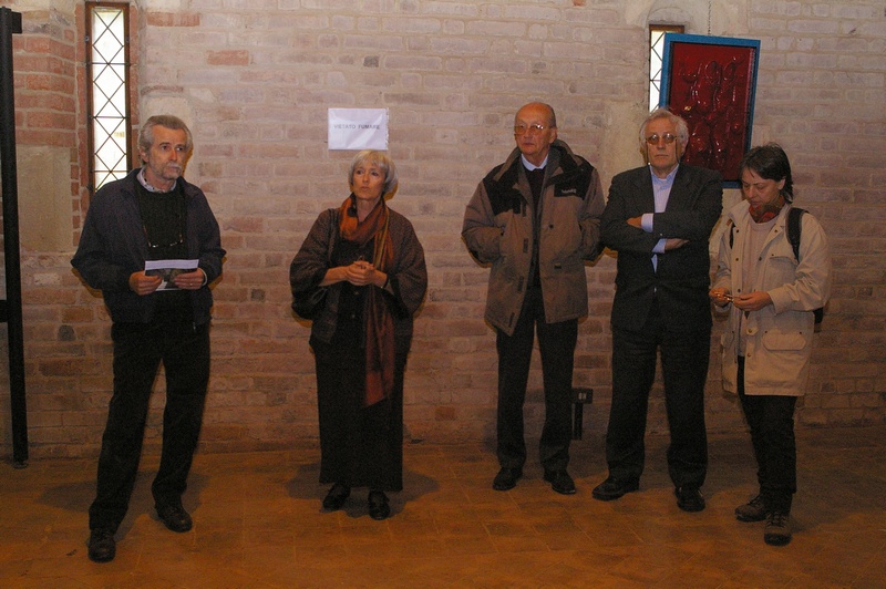 Inaugurazione della Mostra sulle Calcografie dei Capitelli del Chiostro di Sant Orso di Aosta. Nella foto da (sx): Giorgio Parena del Gruppo Incisori dell Unione Artisti del Chierese, Paola Salerno della Soprintendenza per i Beni architettonici e il Paesaggio, l Ing. Francesco Garetto - Referente del progetto Transromanica per l Osservatorio del Paesaggio per il Monferrato e l Astigiano, il Prof. Dario Rei, Presidente del Comitato per il Frutteto di Vezzolano e la Prof.ssa Paola Grassi dell Osservatorio del Paesaggio per il Monferrato e l Astigiano.