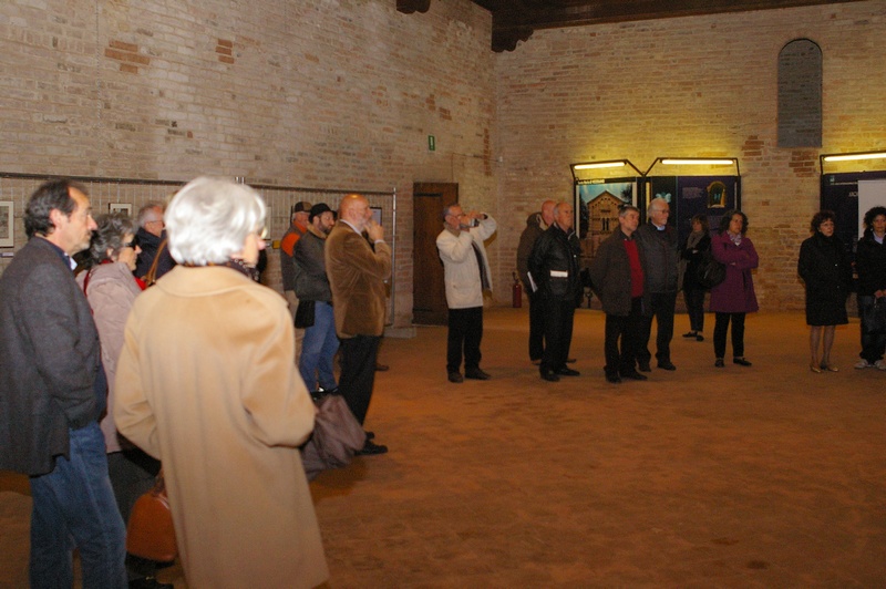 Mostra della Calcografie dei Capitelli del Chiostro di Sant Orso di Aosta. Iniziativa inclusa nella XII settimana della cultura e nella II Settimana del Romanico astigiano. Nella foto il pubblico presente all Inaugurazione della Mostra.