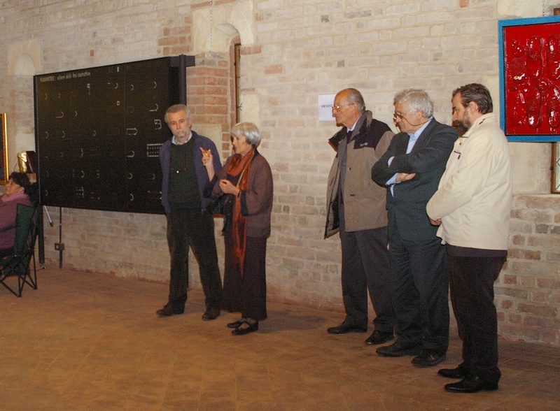 Inaugurazione della Mostra presso la Canonica di Santa Maria di Vezzolano della Calcografie dei Capitelli del Chiostro di Sant Orso di Aosta, realizzata grazie al gruppo degli Incisori dell Unione Artisti del Chierese.  Nella foto: Giorgio Parena, Paola Salerno, Francesco Garetto, Dario Rei e Marco Devecchi (Foto Paola Grassi).