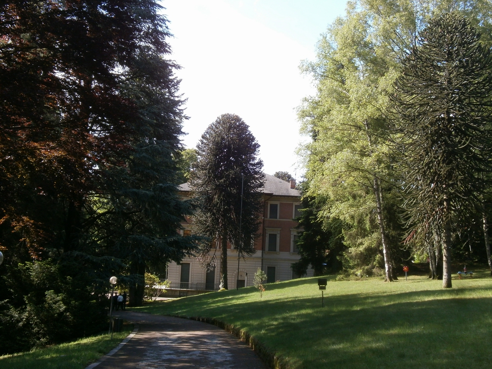 Veduta del pregevolissimo parco di Villa Bernocchi in Viale Giovanni Marsaglia, 7 a Premeno (VB), sede del Convegno su Green 3.0 - Ambiente & Benessere. Ambiente & Sport.