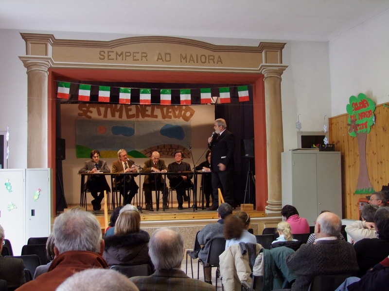 Saluto di Pippo Sacco Vice Presidente della Societ&agrave; di Studi Astesi ad avvio dei lavori della Conversazione su "700 anni di Settime 1309 - 2009 - Villa aedificata supra montem" a Settime d Asti, domenica 13 dicembre 2009. 
