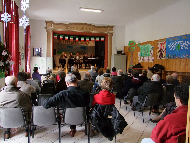 Pubblico presente in sala presso l Asilo comunale di Settime d Asti,.domenica 13 dicembre 2009, in occasione della Conversazione su "700 anni di Settime 1309 - 2009 - Villa aedificata supra montem".
