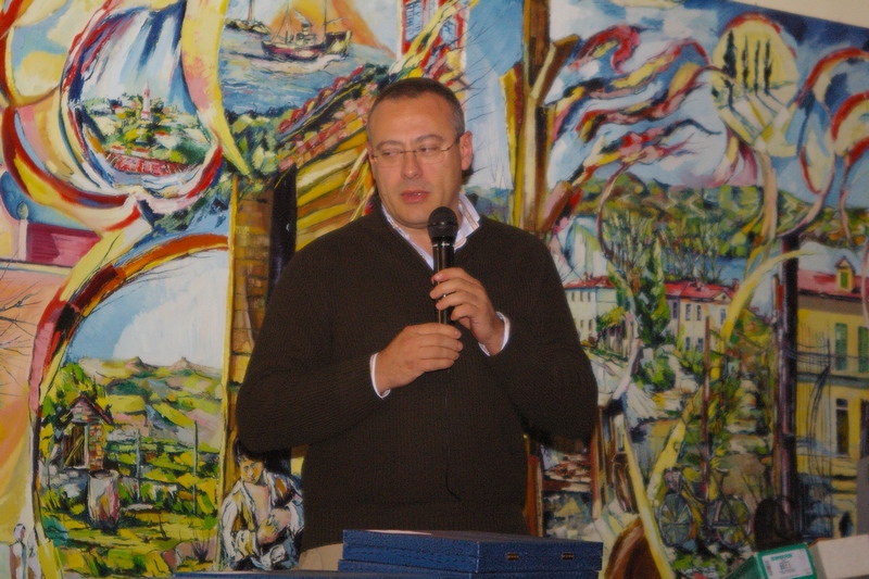 Presentazione Libro "Monferrato splendido Patrimonio" a Santo Stefano Belbo presso la Casa natale di Cesare Pavese (domenica 31 10 10).  Nella foto: saluto del Sindaco di Santo Stefano Belbo, Dott. Giuseppe Artuffo.